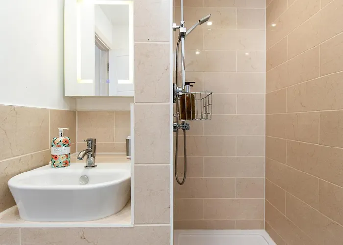 Tatil Evi Private 3bed-parking-sleeps5-by Fabaccommodation *