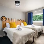 Private 3bed-parking-sleeps5-by Fabaccommodation