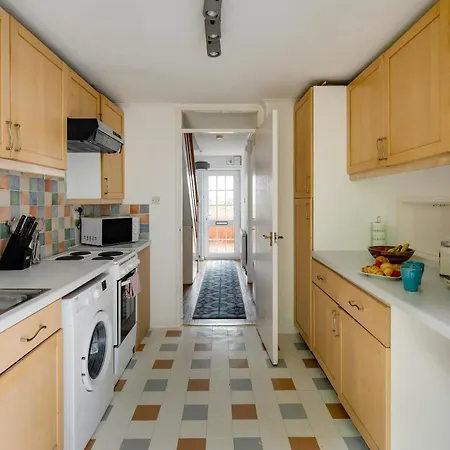 Holiday home Private 3bed-parking-sleeps5-by Fabaccommodation Bristol