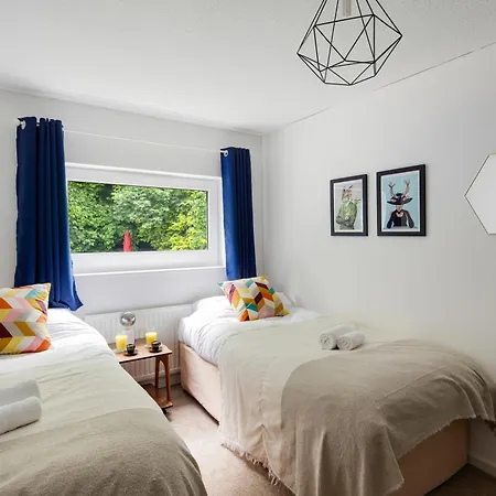 Holiday home Private 3bed-parking-sleeps5-by Fabaccommodation Bristol