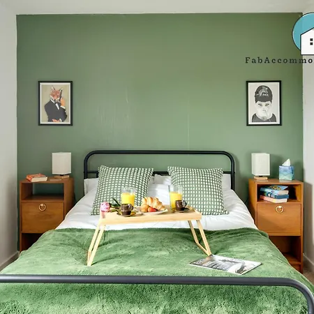 Private 3bed-parking-sleeps5-by Fabaccommodation *