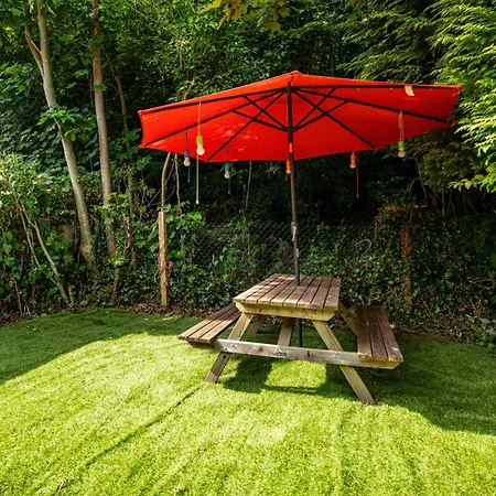 Private 3bed-parking-sleeps5-by Fabaccommodation Holiday home