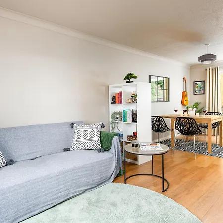 Private 3bed-parking-sleeps5-by Fabaccommodation *