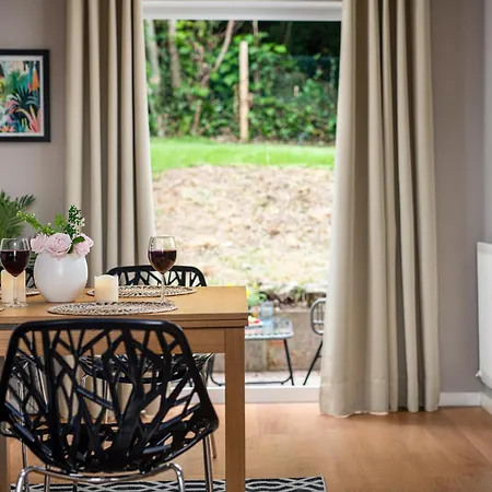 Private 3bed-parking-sleeps5-by Fabaccommodation Feriehus *