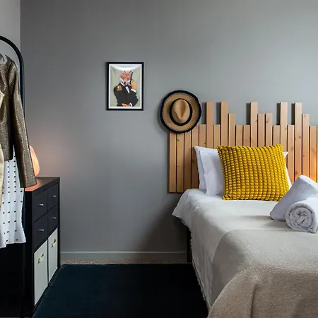 Holiday home Private 3bed-parking-sleeps5-by Fabaccommodation Bristol
