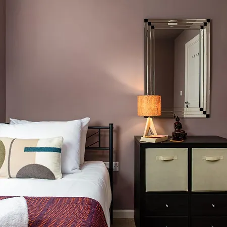 Private 3bed-parking-sleeps5-by Fabaccommodation * Bristol