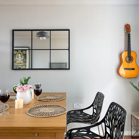 Feriehus Private 3bed-parking-sleeps5-by Fabaccommodation Bristol