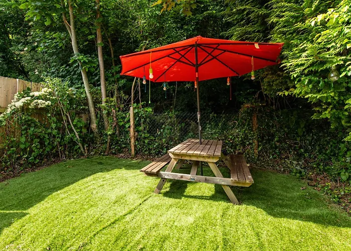 Private 3bed-parking-sleeps5-by Fabaccommodation Holiday home