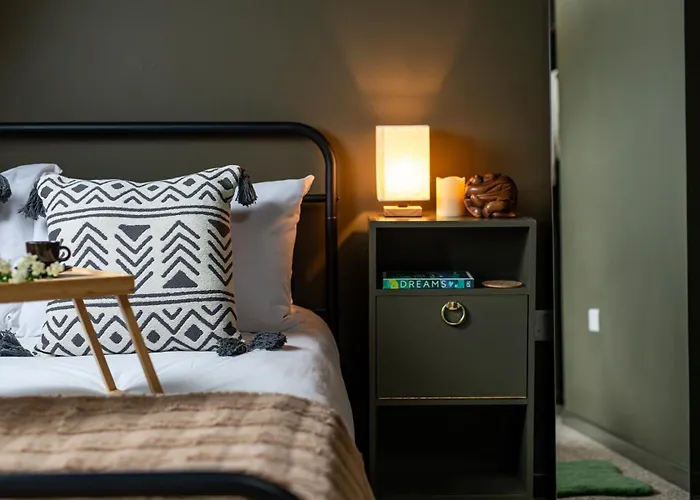 Private 3bed-parking-sleeps5-by Fabaccommodation * Bristol