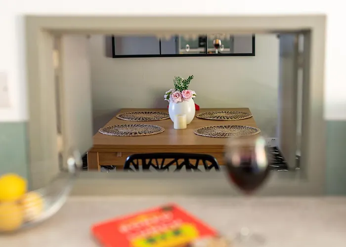 Private 3bed-parking-sleeps5-by Fabaccommodation