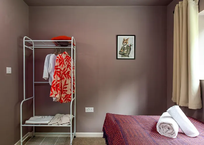 度假居 Private 3bed-parking-sleeps5-by Fabaccommodation *