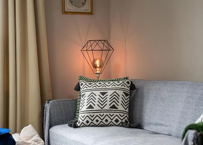 Private 3bed-parking-sleeps5-by Fabaccommodation Бристоль