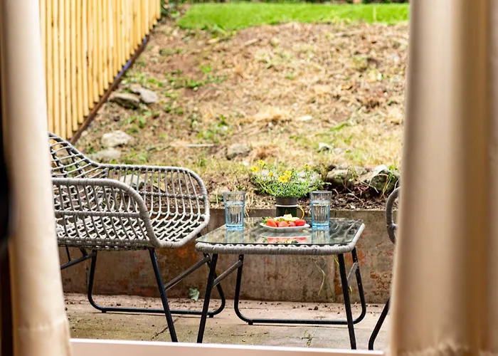 Private 3bed-parking-sleeps5-by Fabaccommodation Дом отдыха *