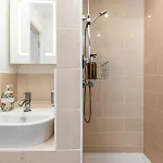 בית נופש Private 3bed-parking-sleeps5-by Fabaccommodation *