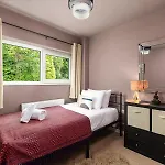 Private 3bed-parking-sleeps5-by Fabaccommodation בית נופש *