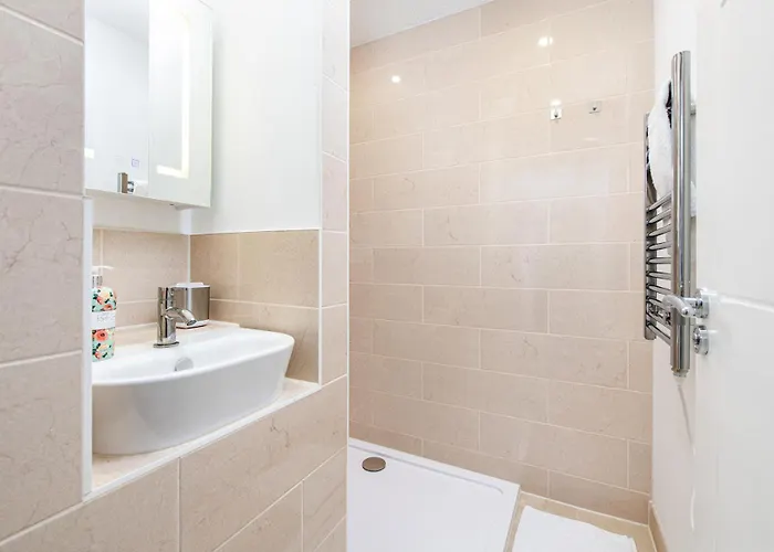 Casa de Férias Private 3bed-parking-sleeps5-by Fabaccommodation Bristol