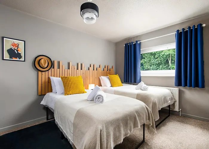 Private 3bed-parking-sleeps5-by Fabaccommodation