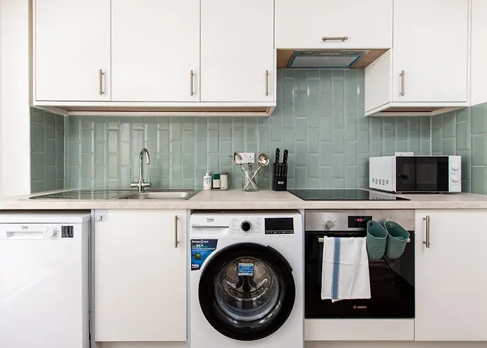 Private 3bed-parking-sleeps5-by Fabaccommodation 別荘